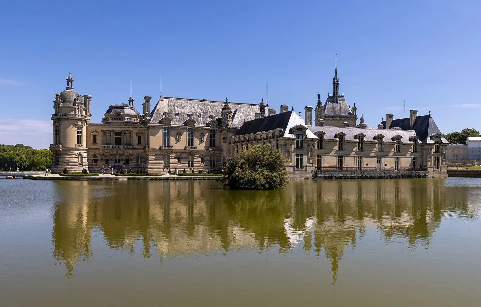 Château de Chantilly and its grounds